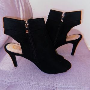 Black heels!